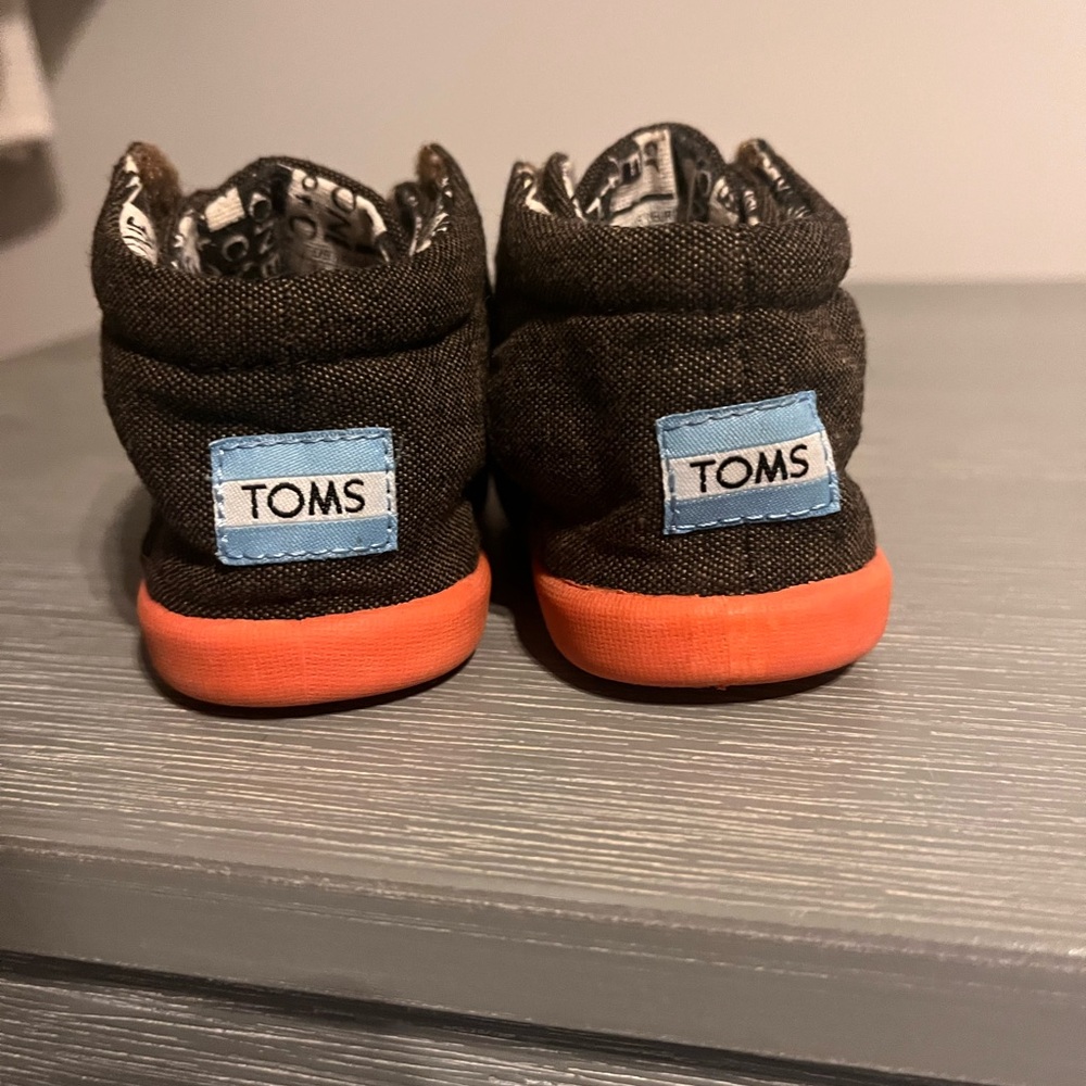 Toms Baby Shoes Size T4